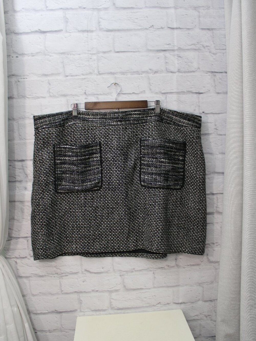 Loft Plus 24 Classic Black White Tweed Knee Length Skirt Office Fall Career